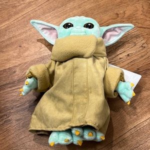Disney baby yoda/ Grogu plush toy NWT